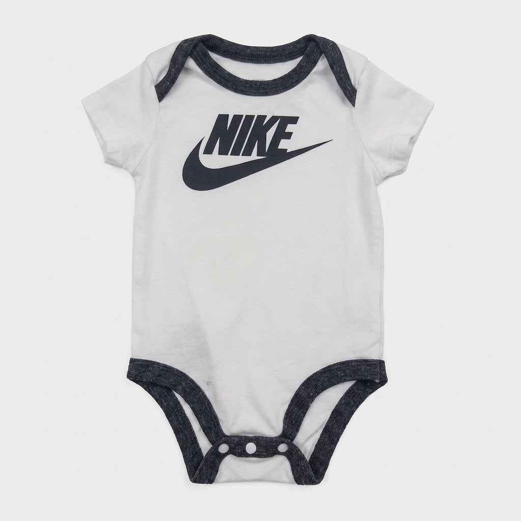 Nike - Cache-couche d'occasion pour garçon, 3 mois - vêtements seconde main Floralie